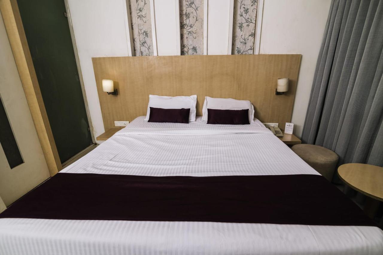 Hotel Monarch Guestline In Midc Rabale, 나비뭄바이 외부 사진