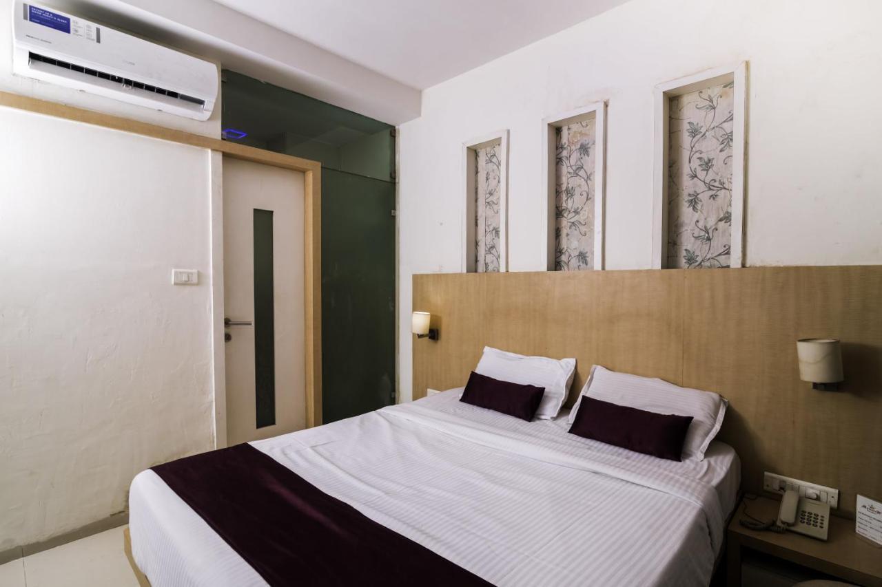 Hotel Monarch Guestline In Midc Rabale, 나비뭄바이 외부 사진