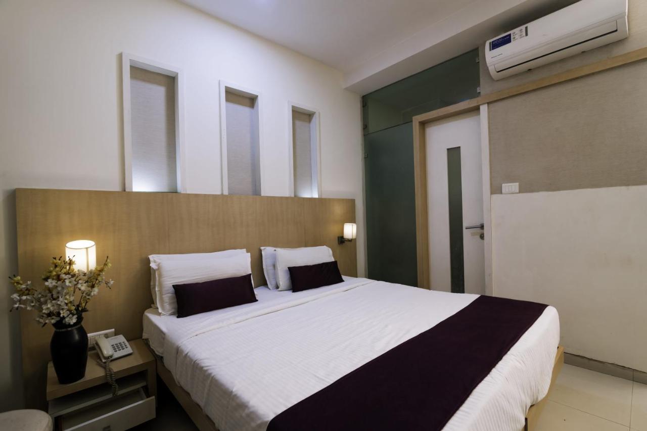 Hotel Monarch Guestline In Midc Rabale, 나비뭄바이 외부 사진